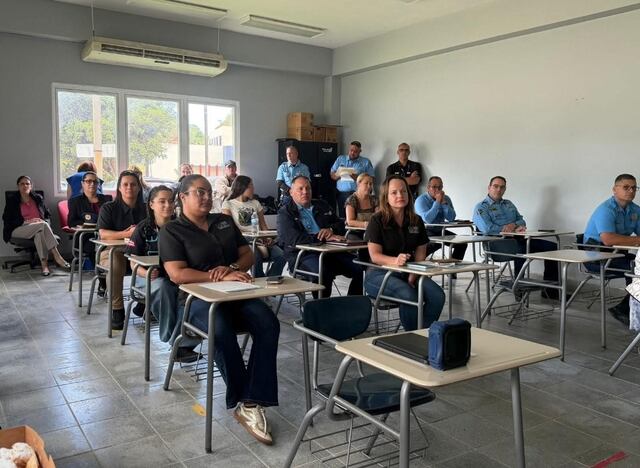 Agentes de la Policía, entre otros, reciben Taller de Mediación y Conflictos