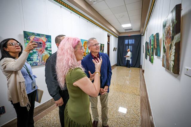 Inauguran histórica exposición de pinturas a favor de la mujer puertorriqueña