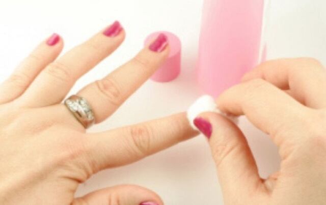 Truco sencillo para evitar que tus uñas queden amarillentas luego de usar esmalte