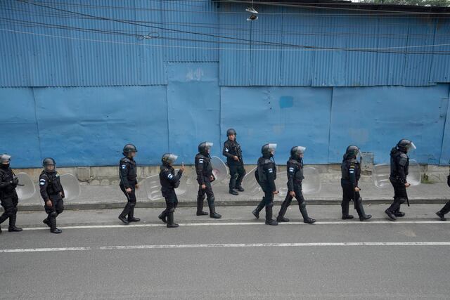 Guatemala moviliza policías antimotines en noveno día de protestas contra fiscalía