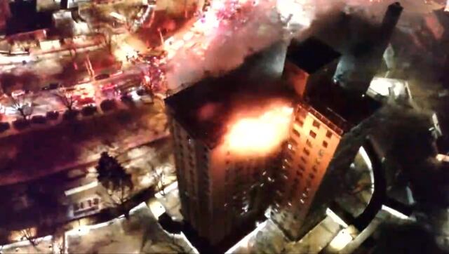 Incendio en edificio residencial deja un muerto y 14 heridos en New York
