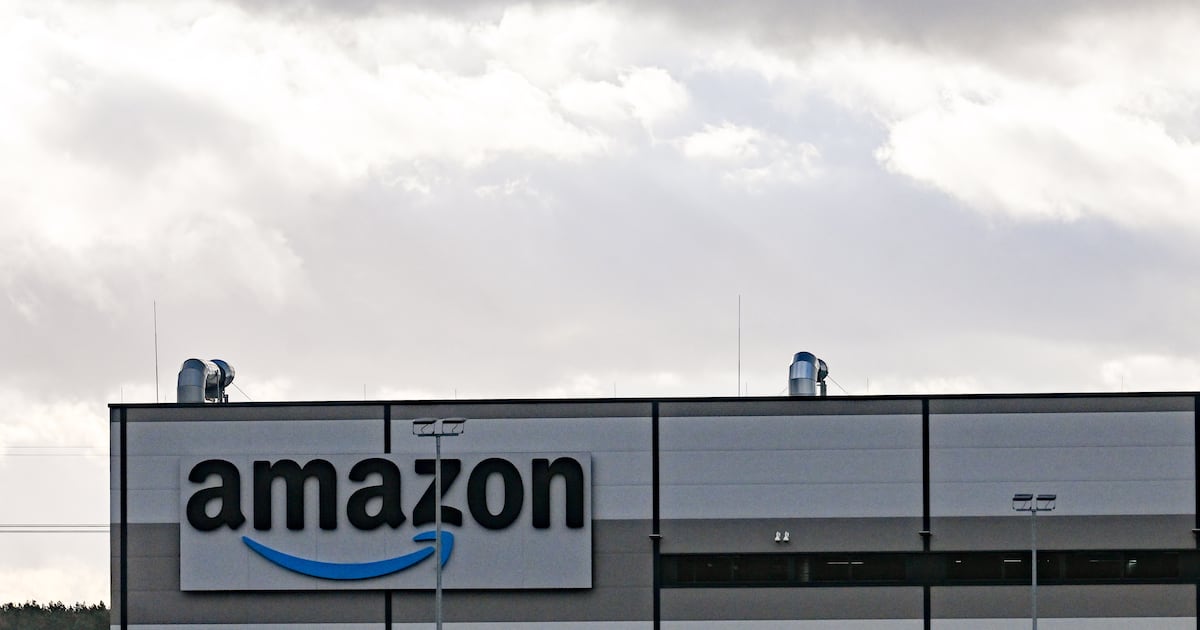 Amazon advierte que los aranceles de Trump ya se notan en los precios ...