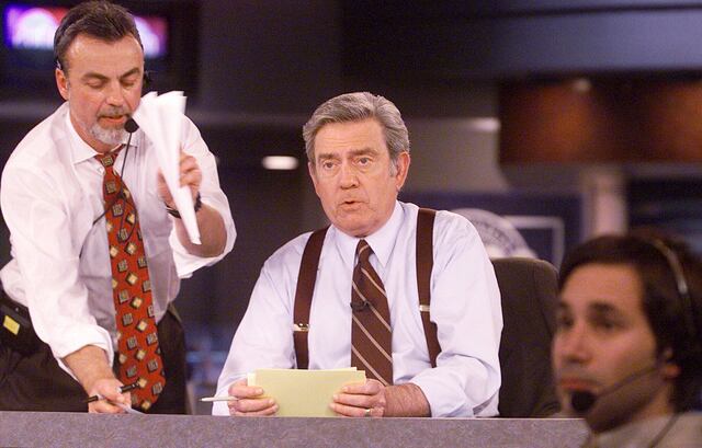 Dan Rather regresa al aire tras amarga salida hace 18 años y días antes de su documental en Netflix