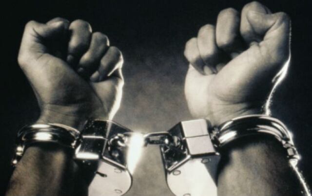 Arrestan a pareja armada, con drogas y $26.7 millones