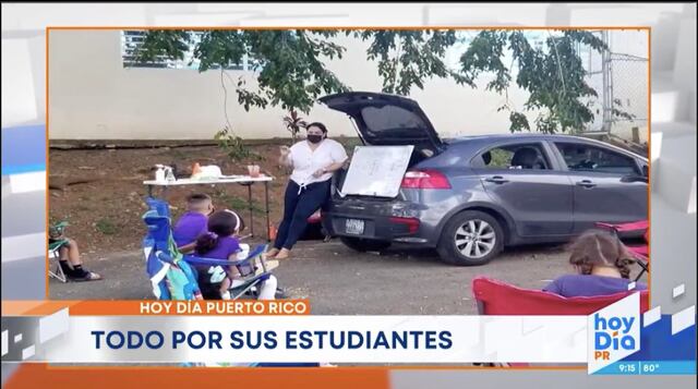 Maestras citan a estudiantes en estacionamiento para aclararles dudas de matemáticas