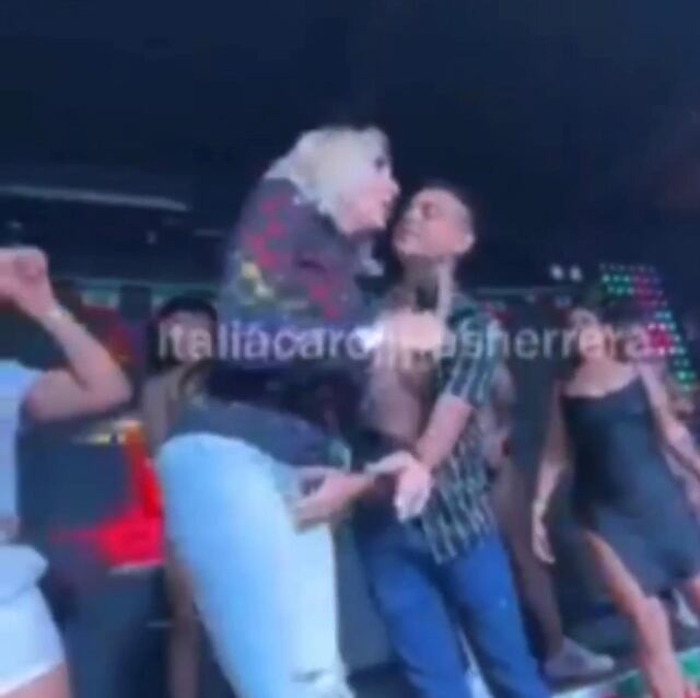 Joven toca parte íntima de Laura Bozzo en medio de un ‘show’ en México