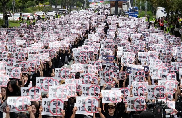 Marchan miles de docentes surcoreanos por leyes que los protejan de padres abusivos