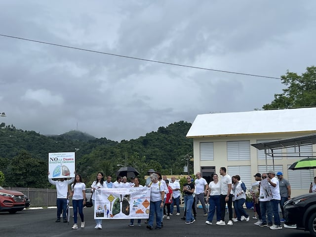 Vecinos de Guaynabo protestan por reinicio de explosiones en Cantera Estrella