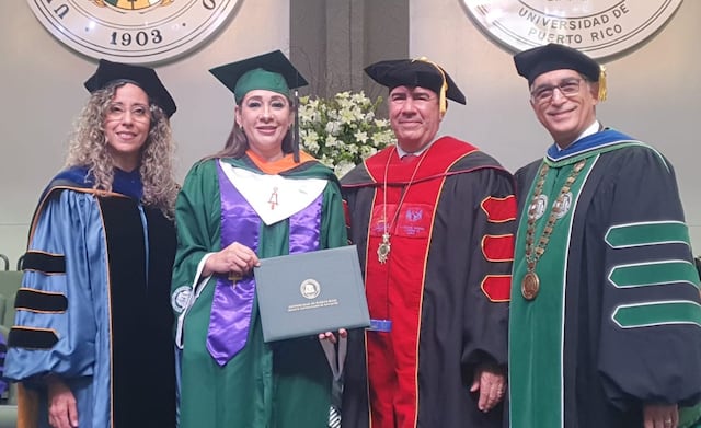 De profesora a estudiante del RUM: Evi De La Rosa Ricciardi obtiene bachillerato en ingeniería civil