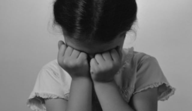 Violan y torturan con ácido a una niña de 3 años