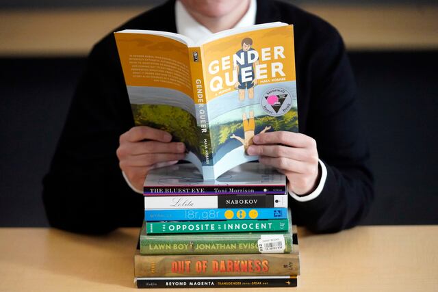 Bate récords solicitudes para prohibir libros en bibliotecas públicas y escolares en EEUU
