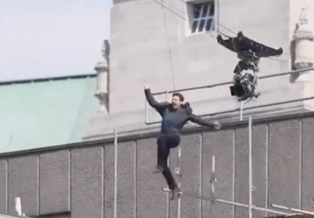 Lastimado Tom Cruise al fallar salto durante filmación