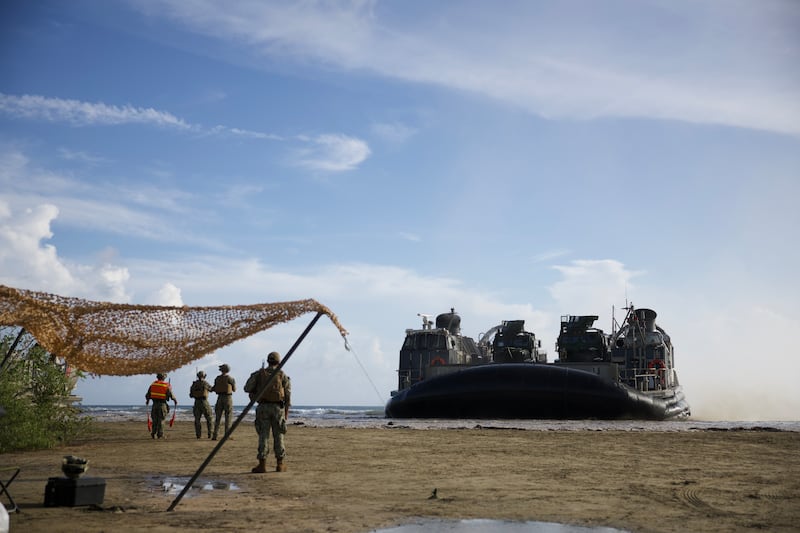 A principios de septiembre, una embarcación cargada con vehículos blindados llegó a la playa El Faro en el pueblo de Arroyo, al sur de Puerto Rico.