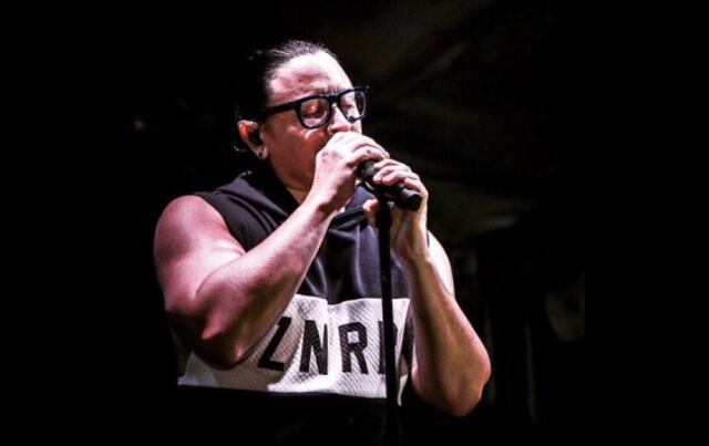 VIDEO: Elvis Crespo sorprende con sus habilidades musicales