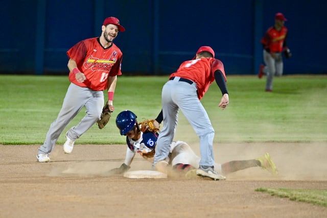 Titanes y Mulos disputan el único boleto a la serie final