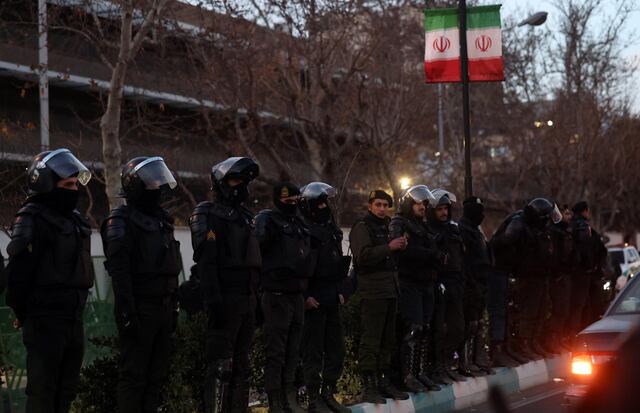 Irán establece servicio de mensajería tras ocho días de apagón de internet