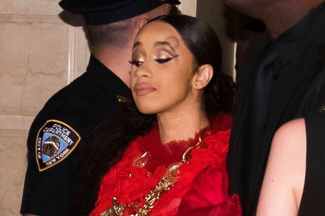Cardi B ataca a Nicki Minaj durante evento de moda