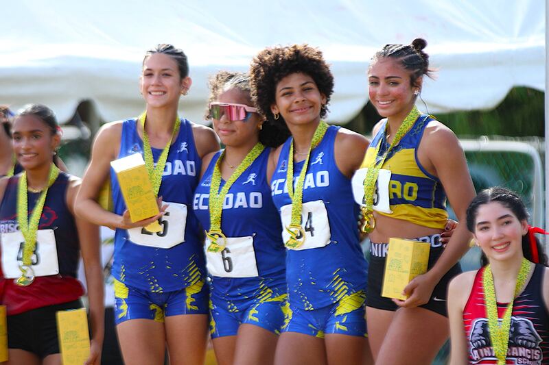 Parte del equipo femenino de ECEDAO.