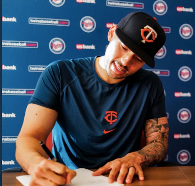 ¡Ya es oficial! Carlos Correa firma con los Twins por 105.3 millones