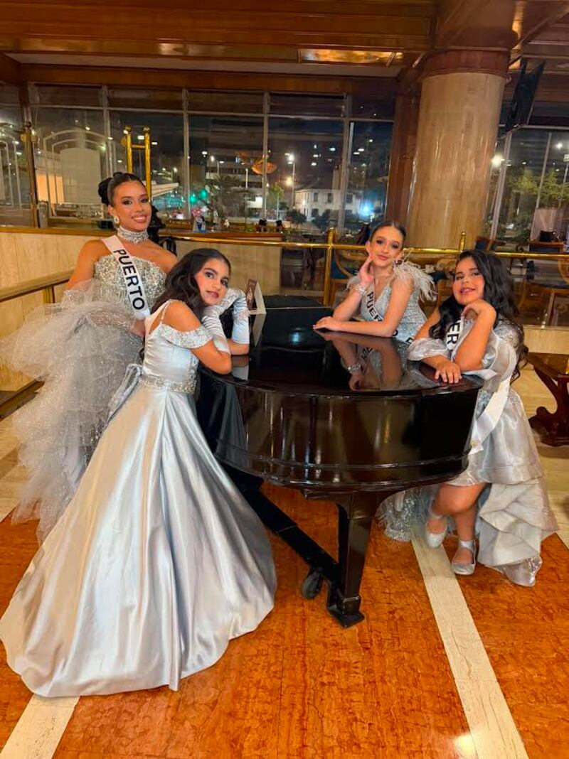 Delegación boricua en la competencia Mini Model World 2026.
