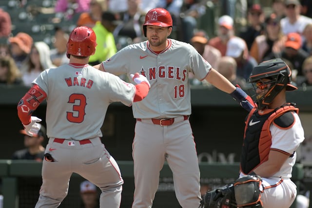 Angelinos se desquitan de palizas y vencen 4-1 a Orioles en final de serie
