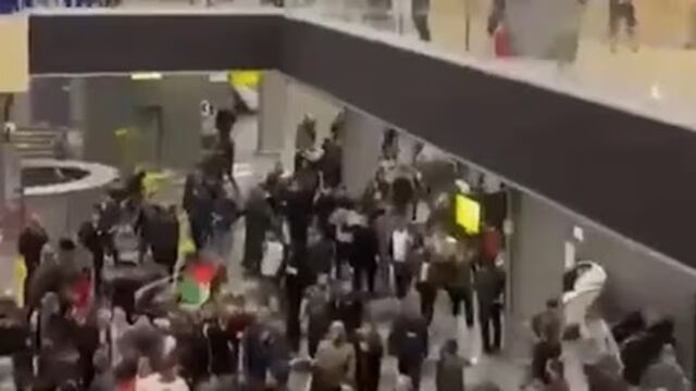 Manifestantes irrumpen un aeropuerto ruso para protestar contra vuelo procedente de Israel