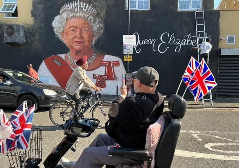 Jignesh y Yash Patel es el nombre de los artistas del mural tan criticado en redes sociales.