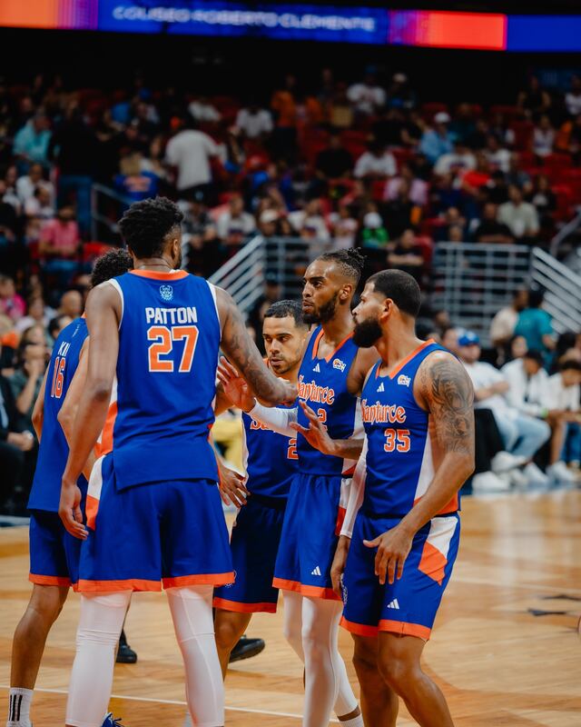 Cangrejeros vienen de atrás para vencer a los Capitanes