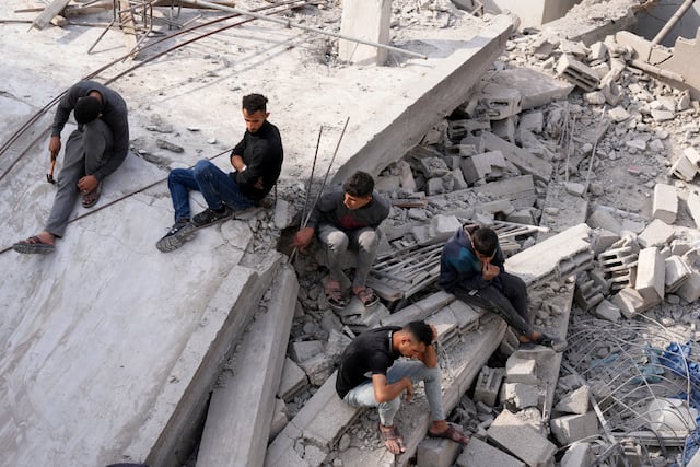 Tropas israelíes detienen a palestinos en norte de Gaza