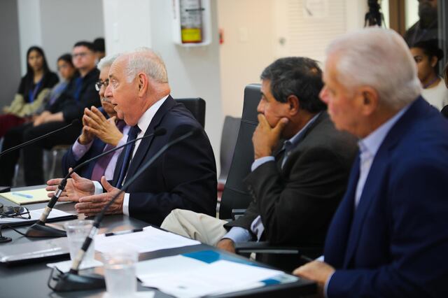 Buscan atraer médicos mediante eliminación de requisitos para obtener licencia