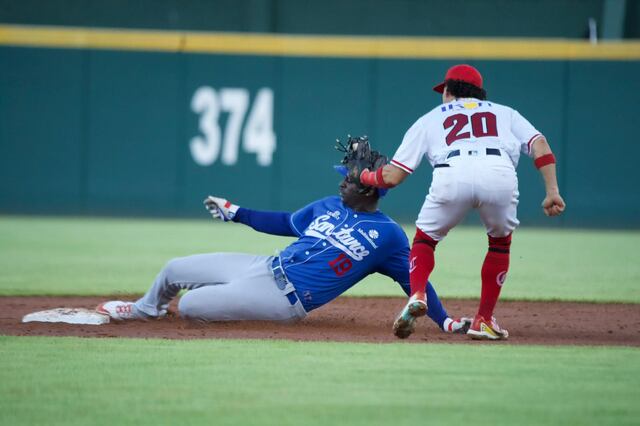 Victoria para Carolina y Santurce en entradas extras en la jornada dominguera
