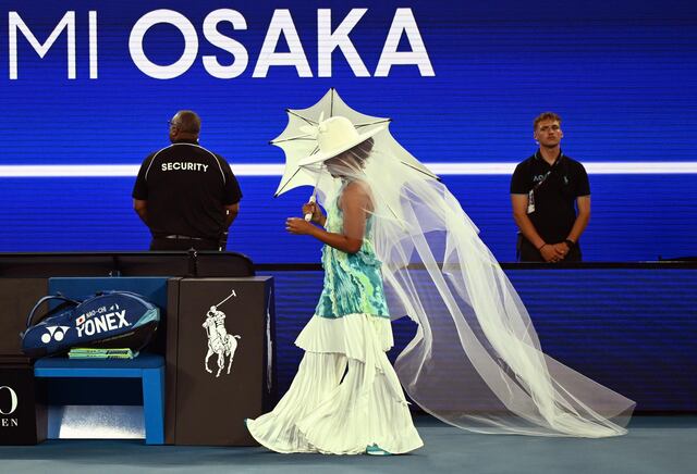 Naomi Osaka deslumbra en Melbourne con un atuendo “icónico” inspirado en una medusa y una mariposa