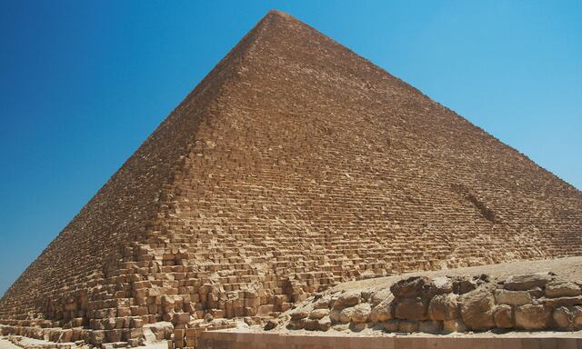 Arqueólogos encuentran cámara secreta cerca de la Gran Pirámide de Giza