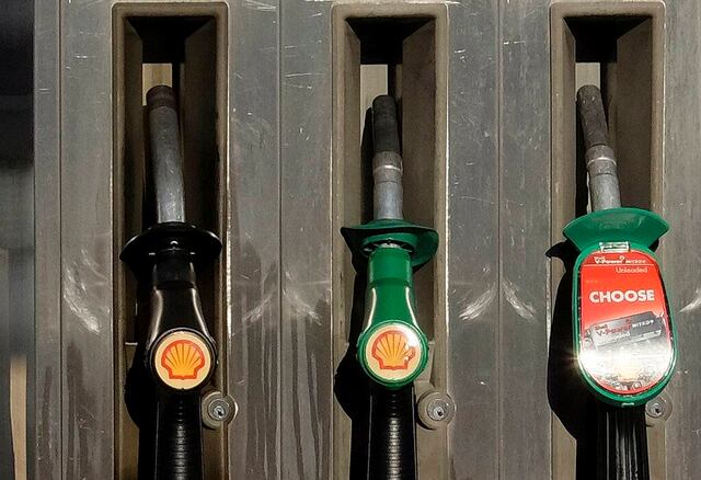 Shell cerrará siete refinerías y reducirá producción de gasolina y diesel