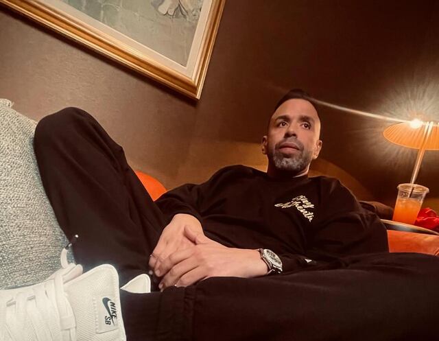 ¿Molusco firma su contrato en radio?