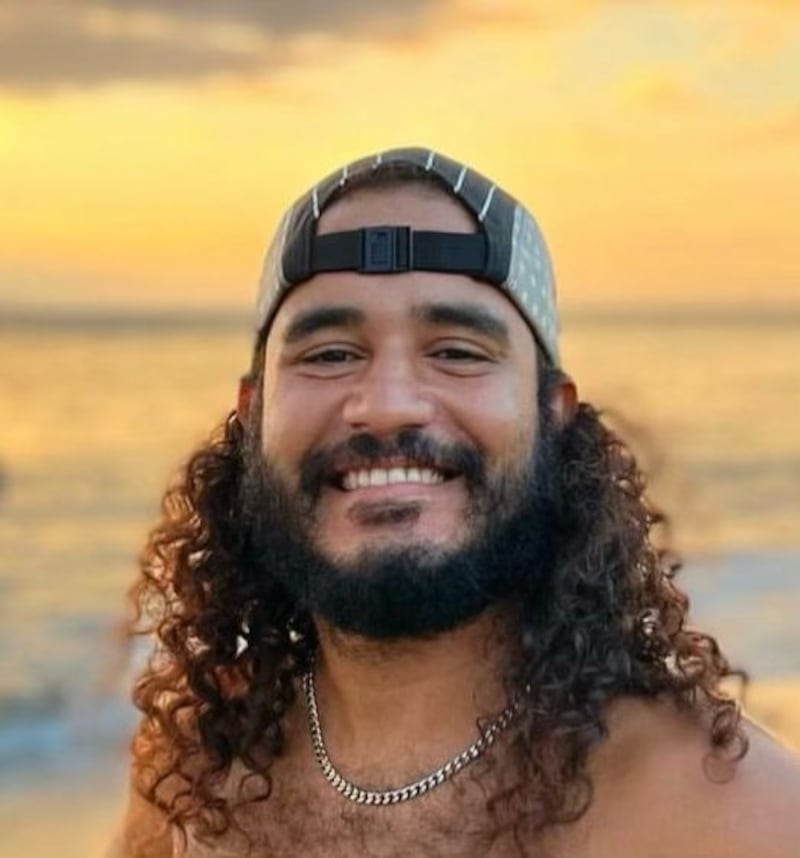 Rivera Dávila es la única persona sorda en su familia. Ahora quiere que otras personas como él disfruten del placer de turistear.