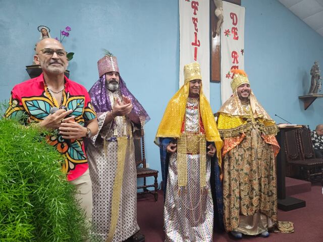 Julio César Sanabria y las hermanas Santoni presentan su tradicional Promesa de Reyes