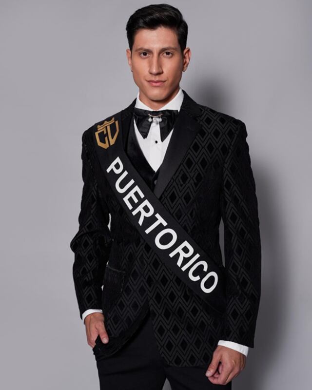 Modelo boricua se destaca en competencia internacional Caballero Universal 2024