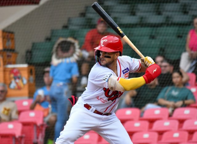 Los Criollos de Caguas vencen a los Indios de Mayagüez en la temporada de pelota invernal