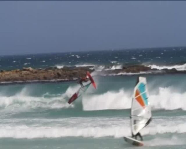 Un proyecto de surf ecológico recorre la costa sudafricana