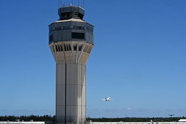 Baja presión de agua afecta servicios en el Aeropuerto Luis Muñoz Marín