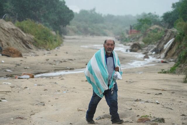 Norma avanza hacia Sinaloa como tormenta tropical sin dejar daños graves en Baja California Sur