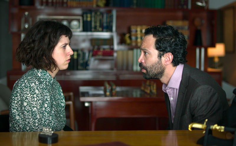 Series en Netflix que te enseñan que amar a medias no es amor