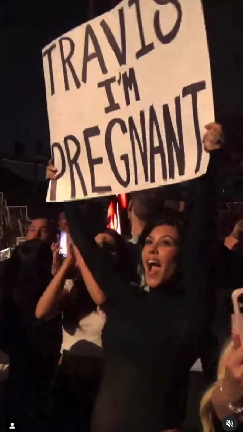 Así anunció su embarazo la mayor de las Kardashian