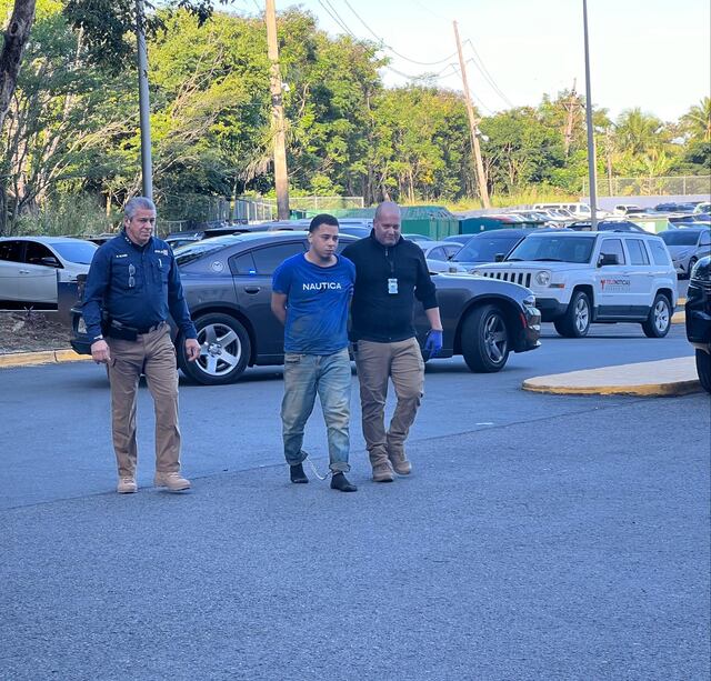 Policía arresta a dos sospechosos de cometer ‘carjacking’