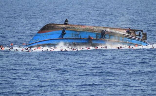 Mueren 26 migrantes en naufragio frente a isla italiana