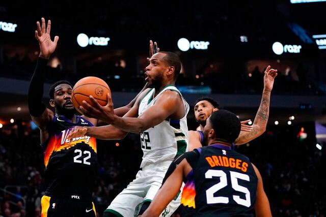 Bucks remontan y vencen a Suns