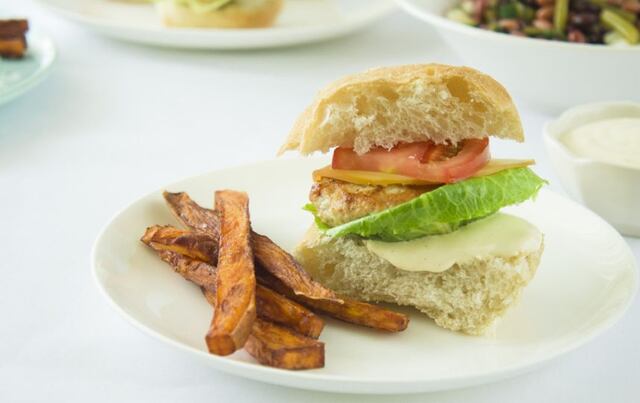 Sliders de pavo con lima, recao y cilantro