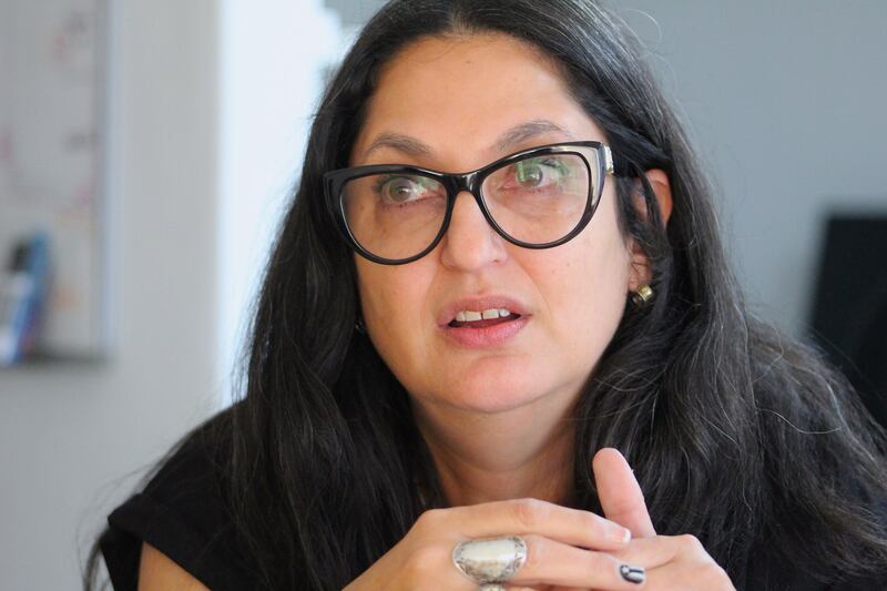 Según Rima Brusi, cofundadora del CUA, muchos estudiantes procedentes de escuelas públicas se sienten inseguros no por falta de capacidad, sino porque la universidad no les brinda el apoyo que necesitan.