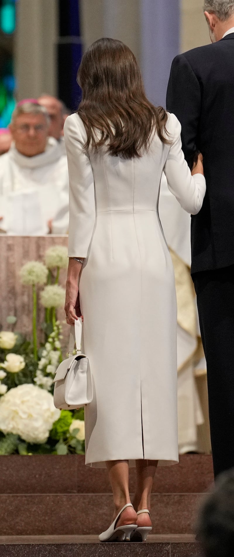 Los reyes de España, Felipe VI y Letizia, asisten a la misa oficiada por el Papa León XIV en la Sagrada Familia, dentro de su visita oficial a España, este miércoles en Barcelona. EFE/Alejandro García